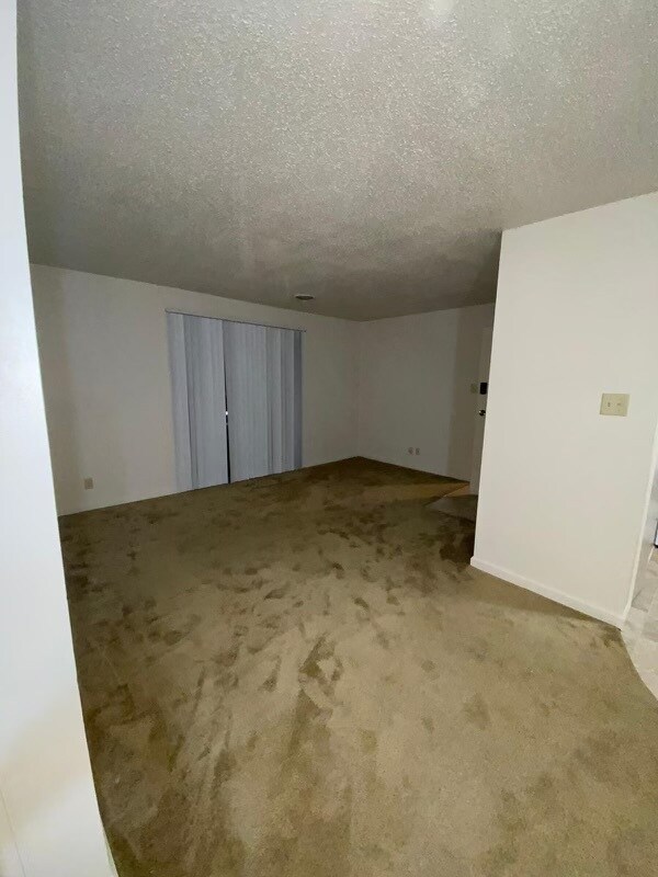 Building Photo - 5 Woodglen Apartment