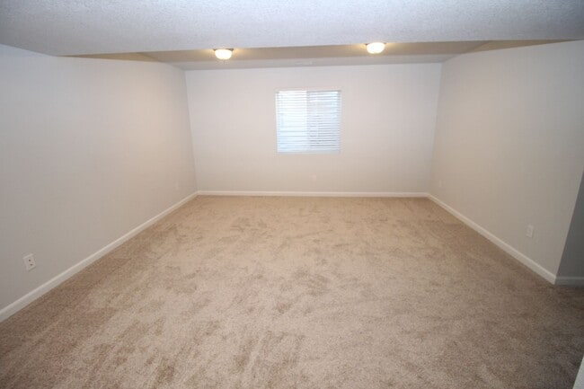 Building Photo - Brand new 3bdr 3bath duplex walking distan...