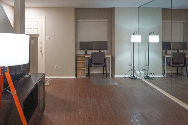 Building Photo - 2110 Wilcrest Dr