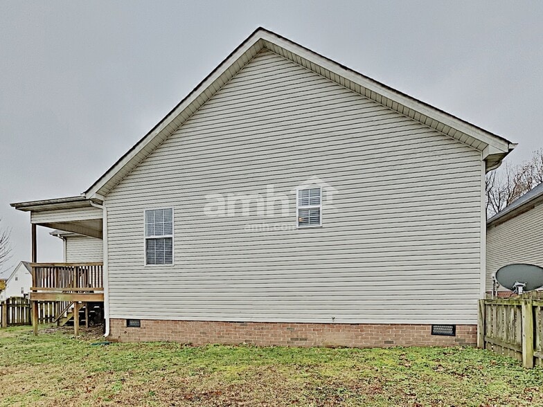 Building Photo - 1315 Chapmans Retreat Dr