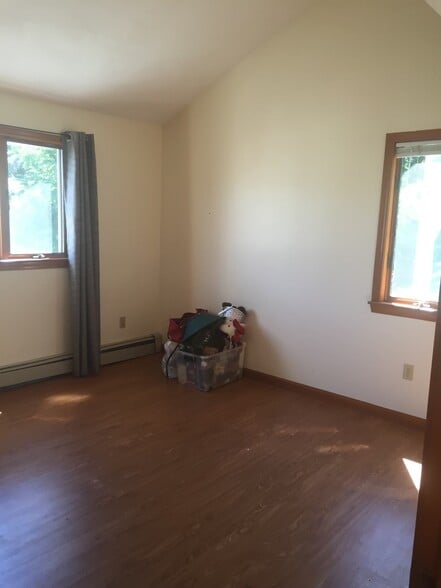 Building Photo - 42 Pond St