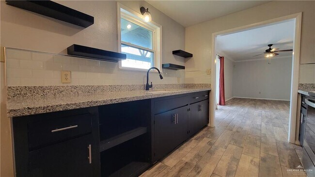 Building Photo - 25 S 15th Ave