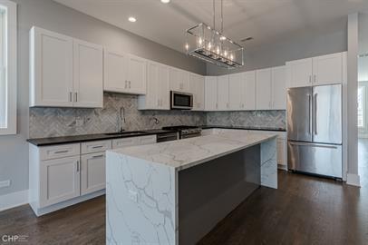 Building Photo - 562 W 18th St