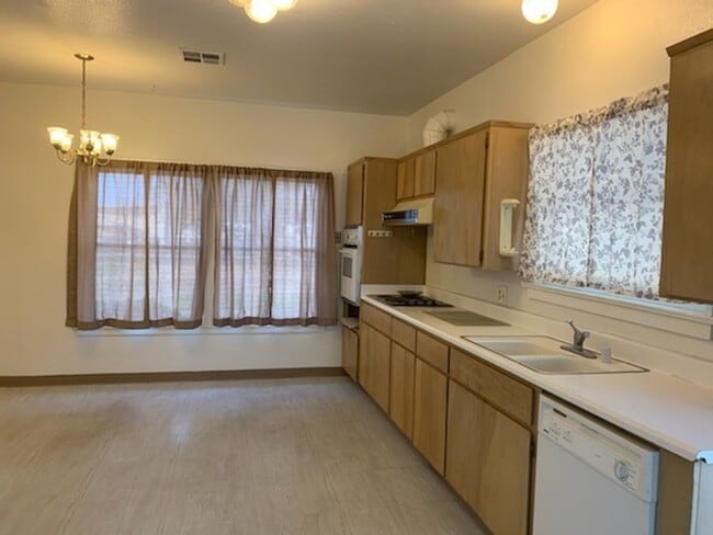 Building Photo - Fresh Interior