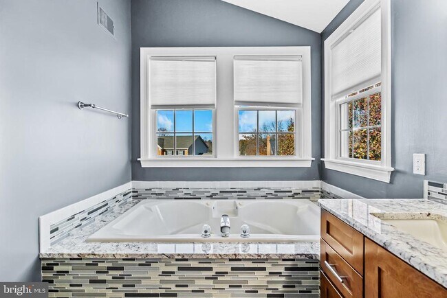 Building Photo - 46564 Hampshire Station Dr