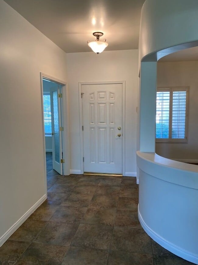 Building Photo - Gorgeous 4 Bedroom 2 Bath Home W/Pool!