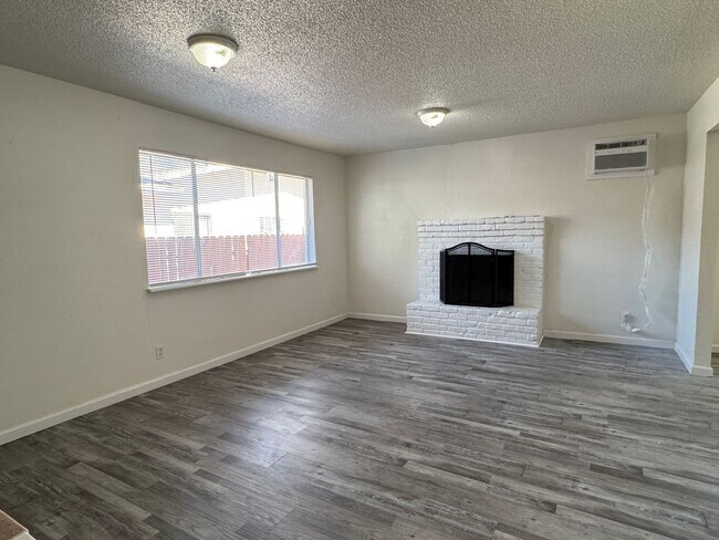 Building Photo - 309 Cordova Ln