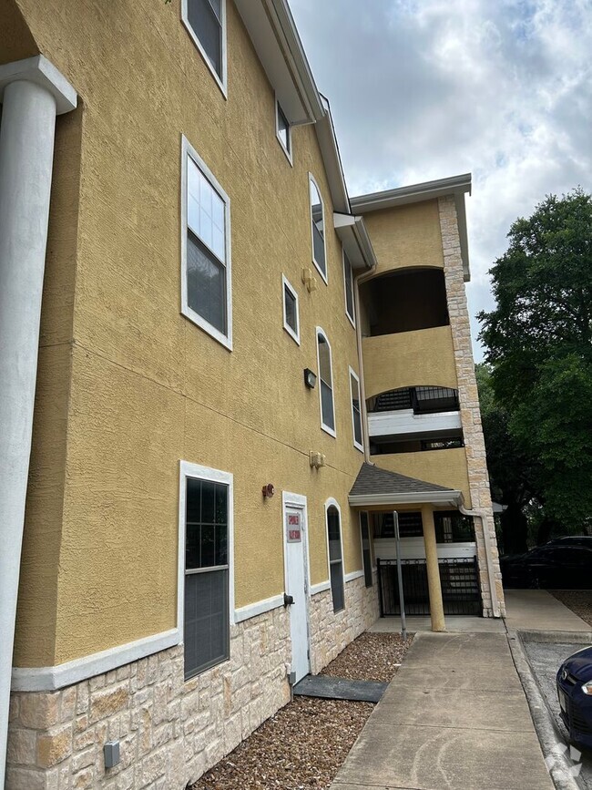 Building Photo - Medical Center Condo!