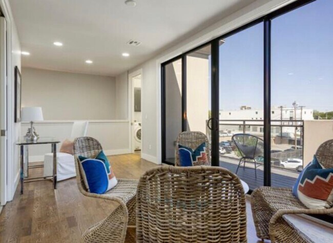 Building Photo - Experience fabulous Brookside living, just outside your front door!