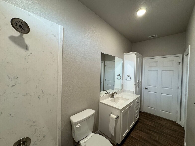 Building Photo - 5403 Rose Gdn Lp