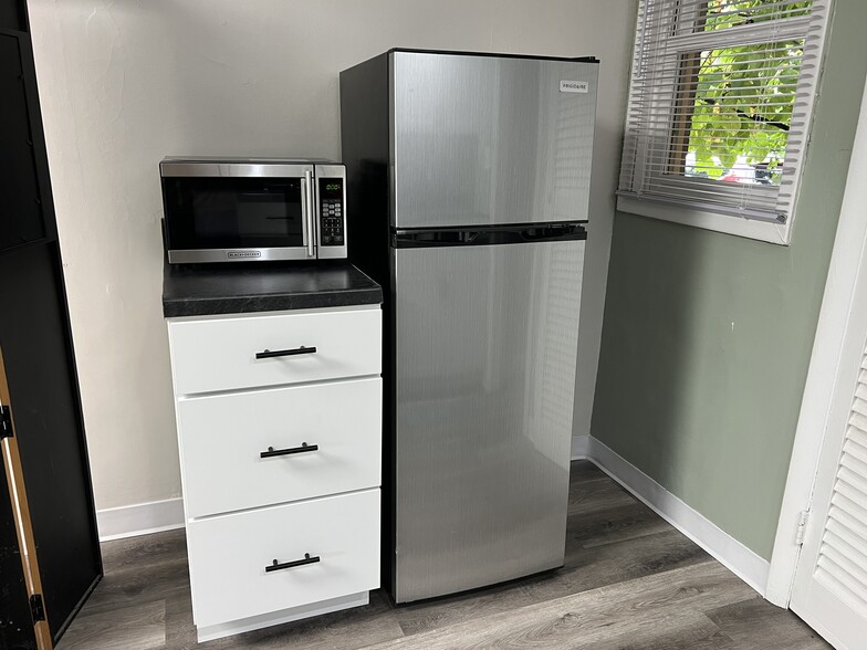 New Microwave, induction cooktop, fridge - 1003 E Hunter Ave