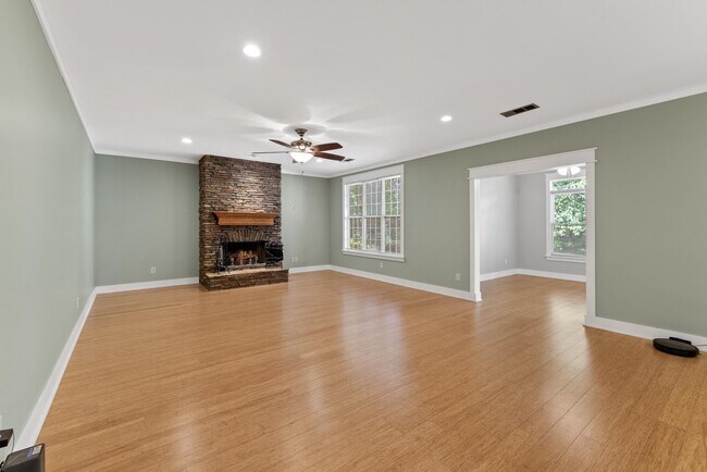 Building Photo - 129 Moudy Ln