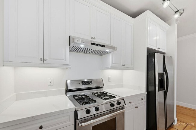 Building Photo - 166 Sanchez St