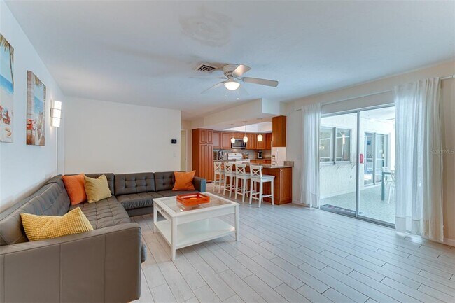Building Photo - 1309 E Gate Dr