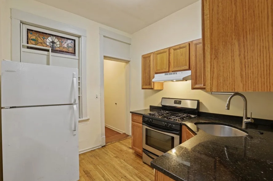 Building Photo - 5120 N Kenmore Ave