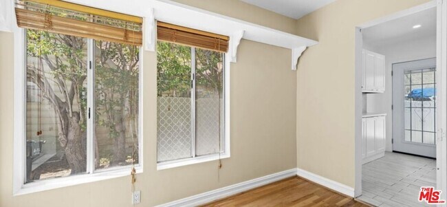 Building Photo - 1149 N Poinsettia Pl