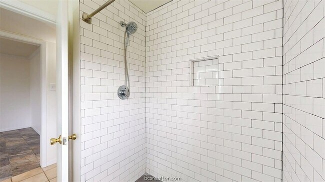 Building Photo - 1607 Cloverdale Ct