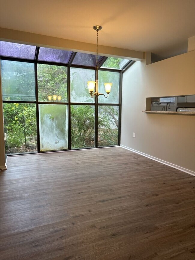 Building Photo - $1,600 - Beautiful 3 Bedroom 2 Bathroom Home Now Available!