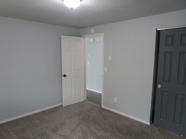 Building Photo - 0567