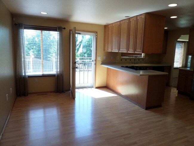 Building Photo - Fabulous 4 Bedroom Home with Gorgeous Fenc...