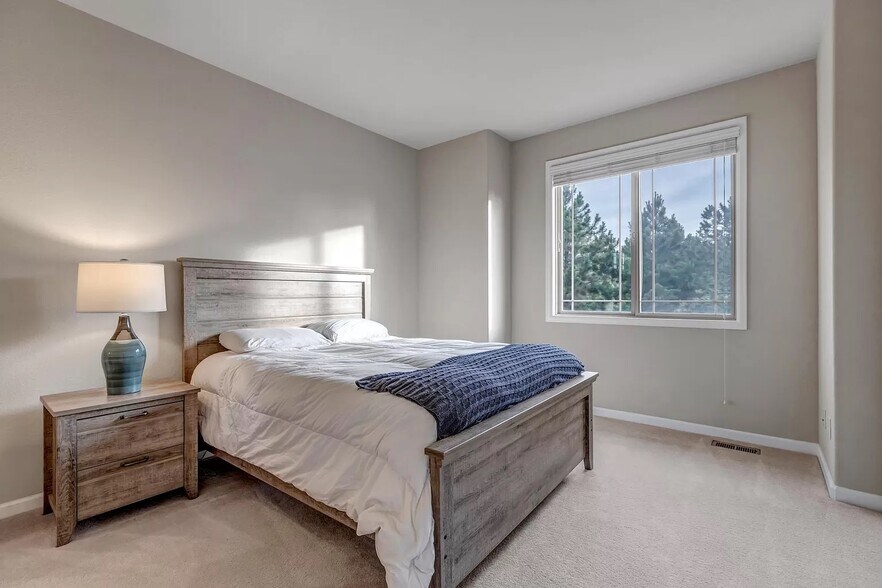 Building Photo - 6291 Ellingwood Point Way