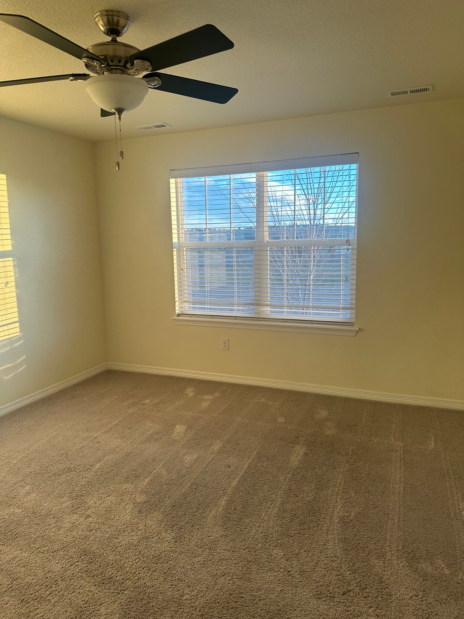 Building Photo - 27335 E Alder Dr