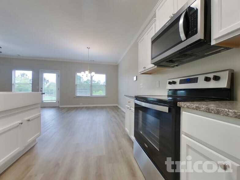 Building Photo - 45 Oak Hollow Way