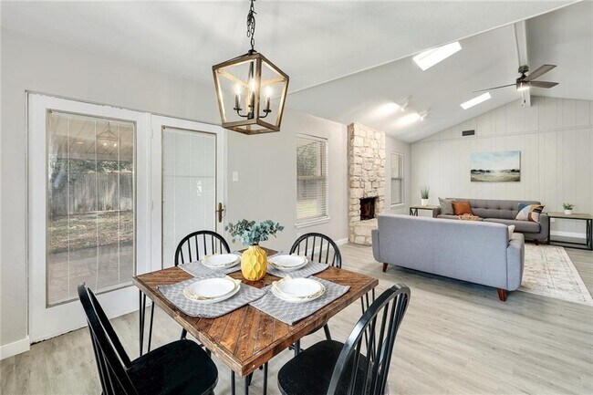 Building Photo - 707 Newcastle Ln