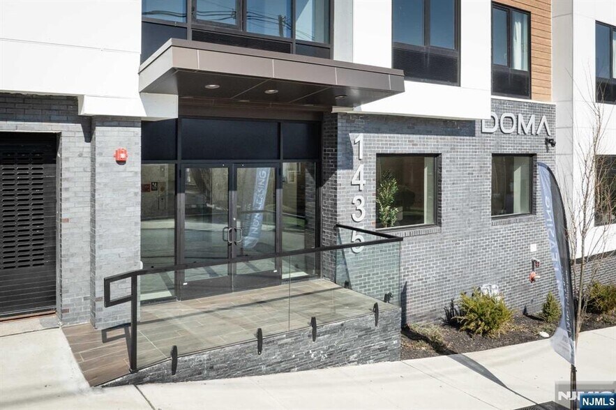 Building Photo - 1435 10th St