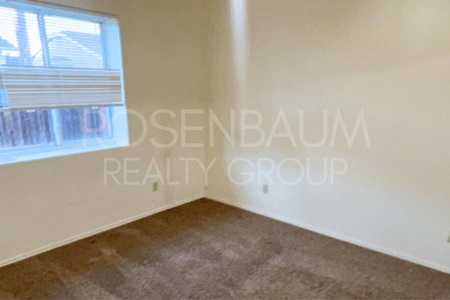 Building Photo - Charming 2-bedrooms, 2-baths duplex home p...