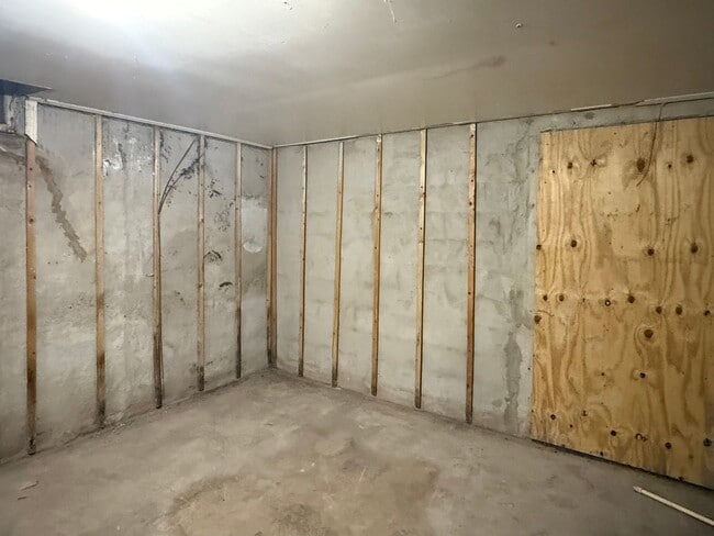 Building Photo - 2204 S Hydraulic Ave