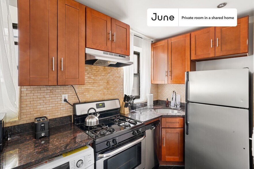 Building Photo - Room in Shared 3 bed/2 bath home in Upper West Side