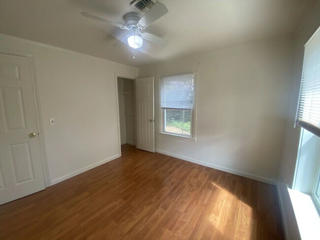 Building Photo - 310 Gregory Dr