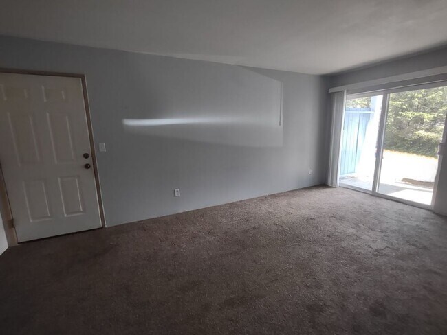 Building Photo - Ground Floor 2 BR 2BA with Storage & w/d