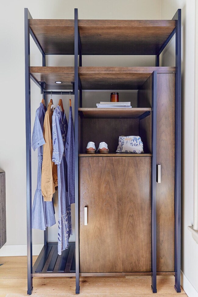 Building Photo - 121 Middle St