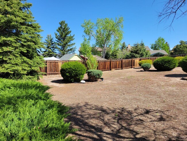 Building Photo - 8155 Tulip Tree Ct