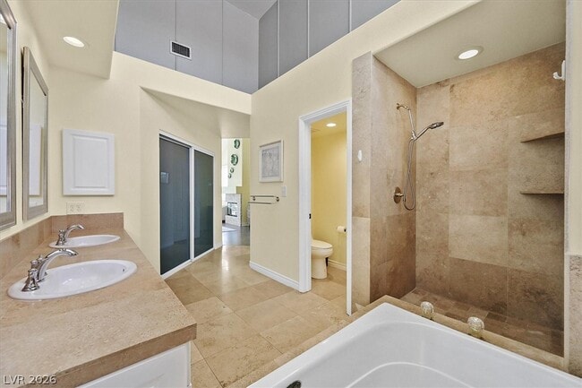 Building Photo - 8161 Round Hills Cir