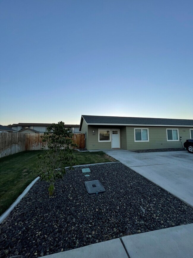 Building Photo - 601 S Kent St