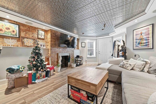 Building Photo - 535 Bloomfield St