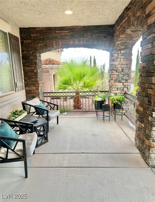 Building Photo - 858 La Sconsa Dr