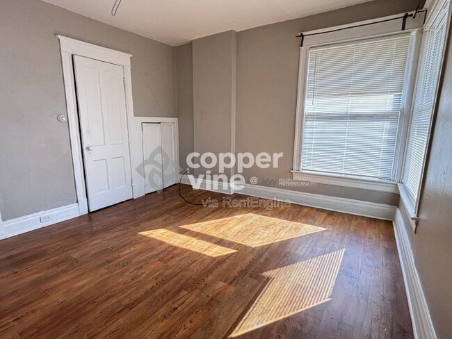 Building Photo - 146 Logan St