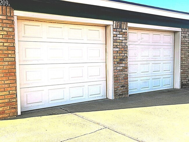 Building Photo - 3209 W Wadley Ave