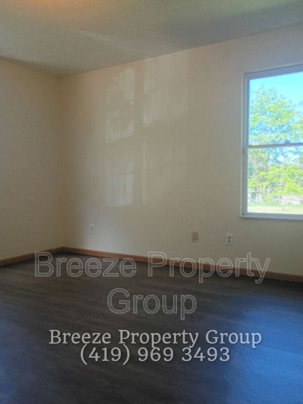 Building Photo - 546 Breaden St