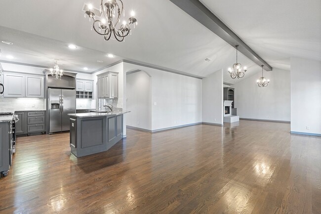 Building Photo - Luxury Living in a Gated Community