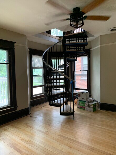 Building Photo - 947 Spaight St