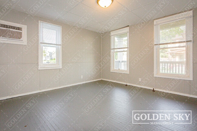 Building Photo - 312 S Gharkey St