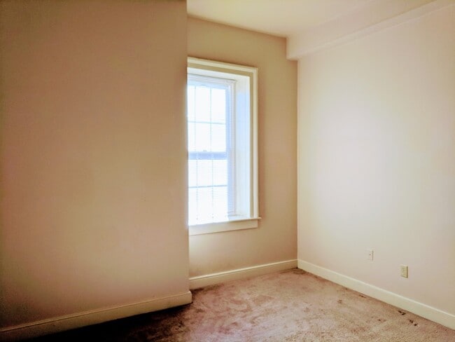 Building Photo - 1731 E Main St