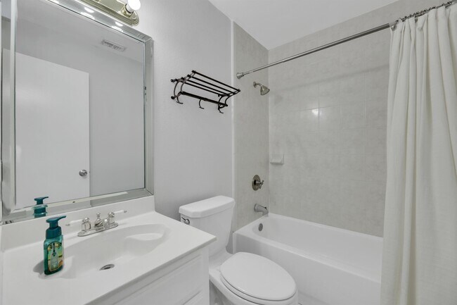 Building Photo - 5221 Tallow Ct