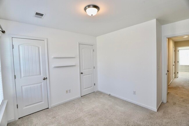 Building Photo - 2943 Old Field Rd