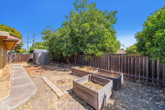 Building Photo - Wow! What a Great Home!